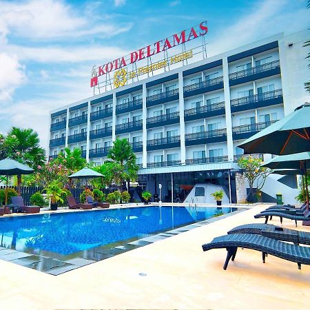 Le Premier Hotel Deltamas Чикаранг Екстериор снимка